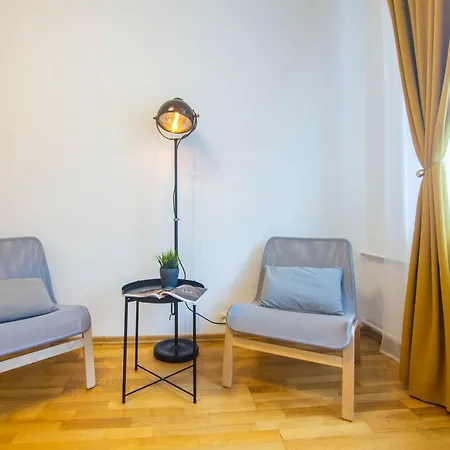 Old Town Sunshine Flat *